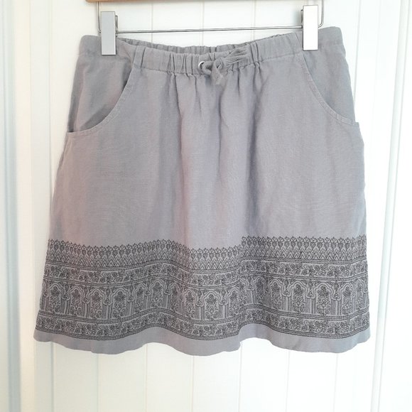 Garnet Hill Dresses & Skirts - Garnet Hill Linen Embroidered Mini Skirt with Pockets Gray Size 10
